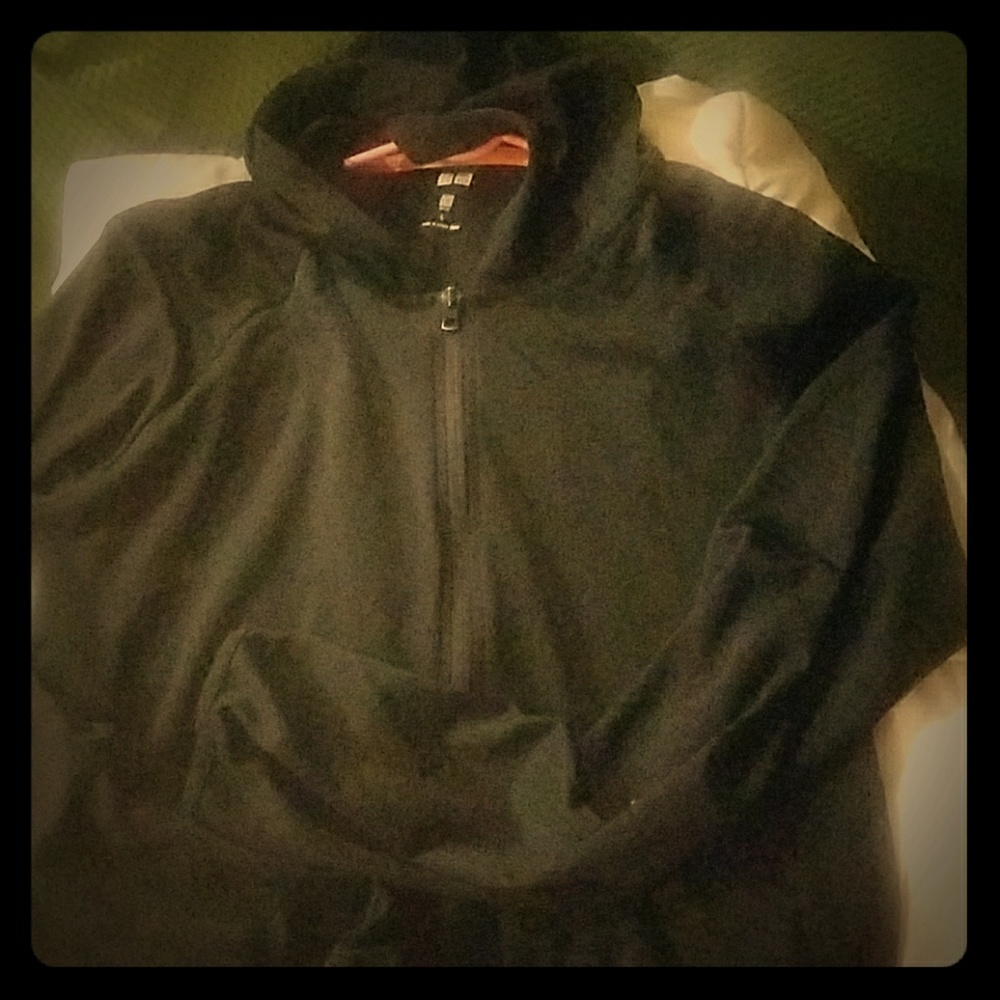 Black uni qlo hoodie